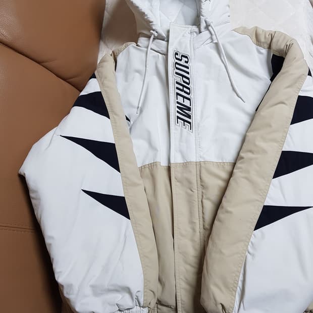 슈프림 와일드캣 사이드라인 퍼퍼 자켓 23FW