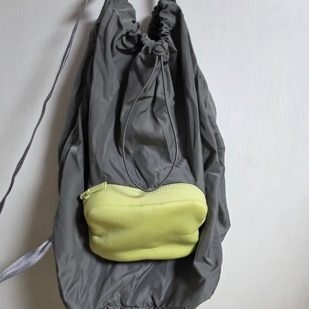 새상품) cos 소프트 패커블 백