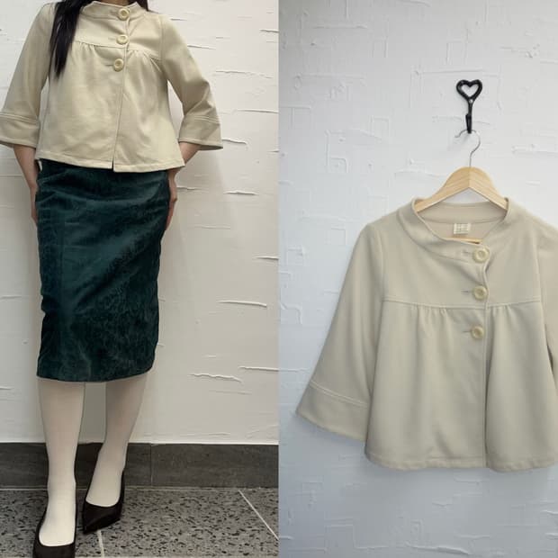 three buttons ivory jacket