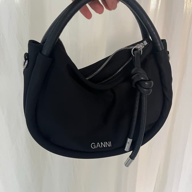 Ganni 토트백 블랙