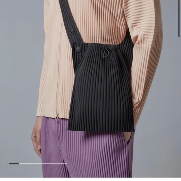 옴므플리세 포켓 미듐백 블랙 / 애플그린