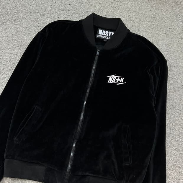 [100] 네스티킥 벨벳 집업