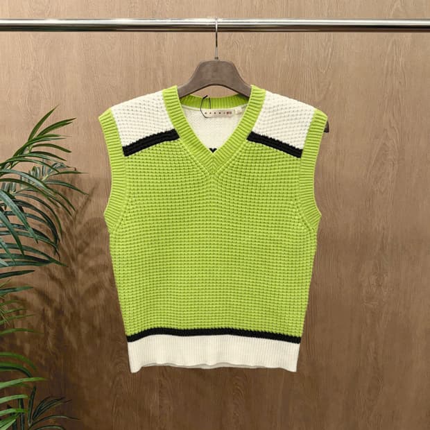 마르니 유니클로 브이넥 니트 베스트 컬러 블록 디테일 그린 아이보리 블랙