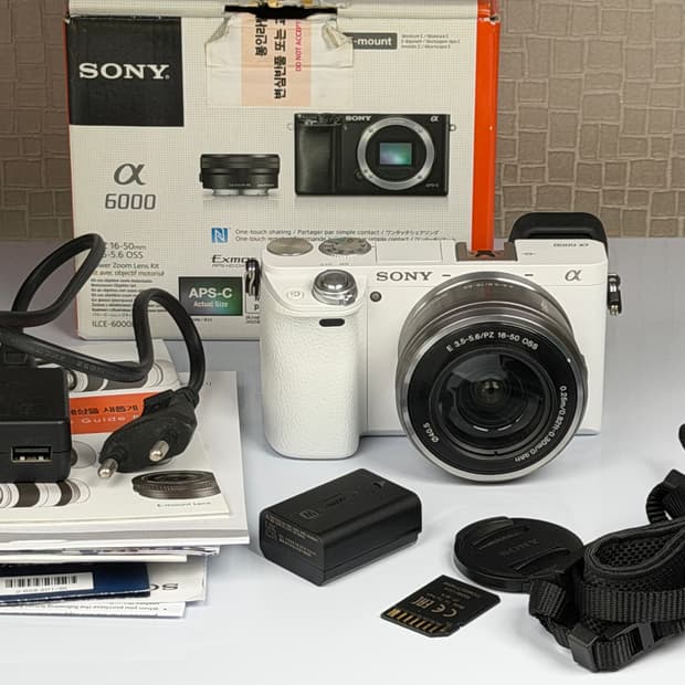 소니 A6000 화이트 미러리스 카메라