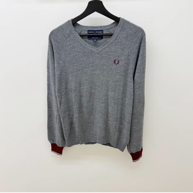 꼼데가르송 셔츠라인 x 프레드페리 v넥 니트