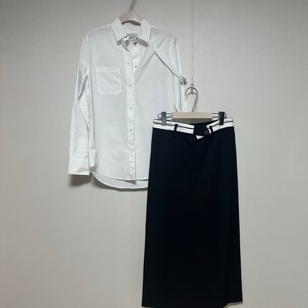 LE CIEL BLUE 트위스트 라이닝 미디스커트