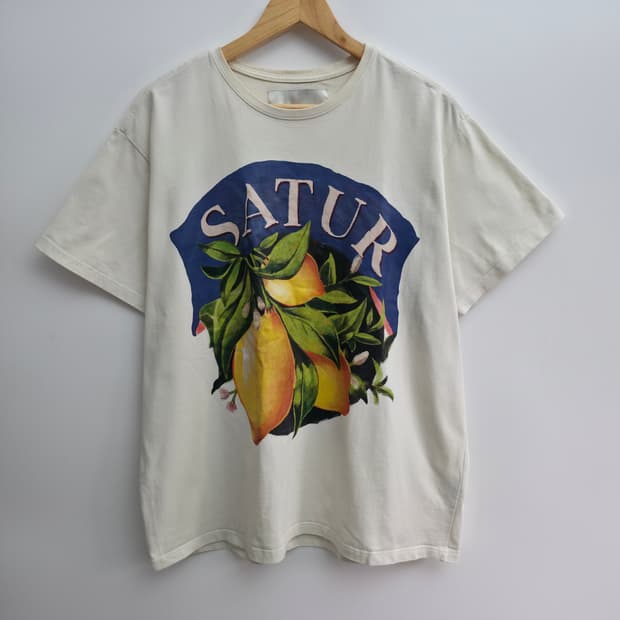 [L] SATUR 세터 프린팅 반팔