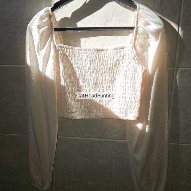 h&m 디바이디드 셔링 링클 블라우스 티_실착 1회