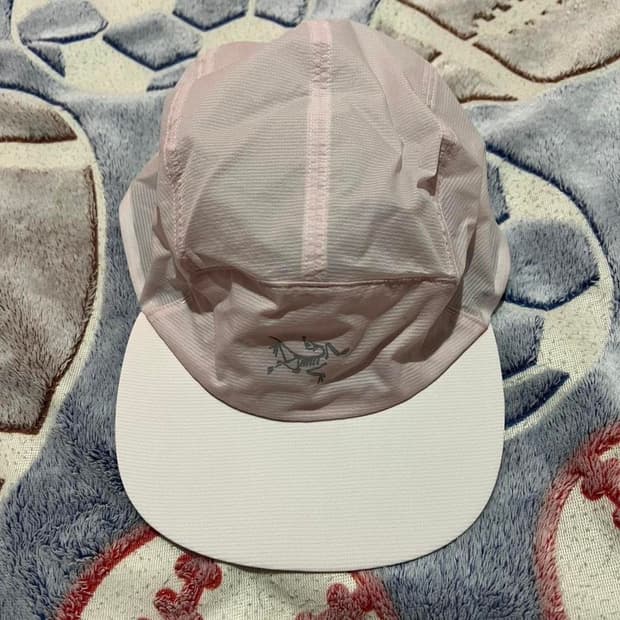 아크테릭스 노반 브림 햇핑크 러닝모자