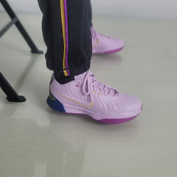 "Nike Lebron 21" 1/6 신발 피규어 (엔터베이X핫토이)