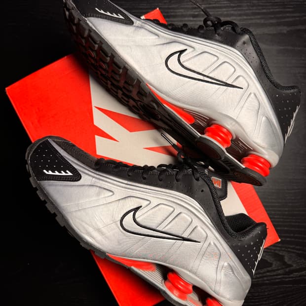 나이키 샥스 R4 메탈릭실버 레드 290