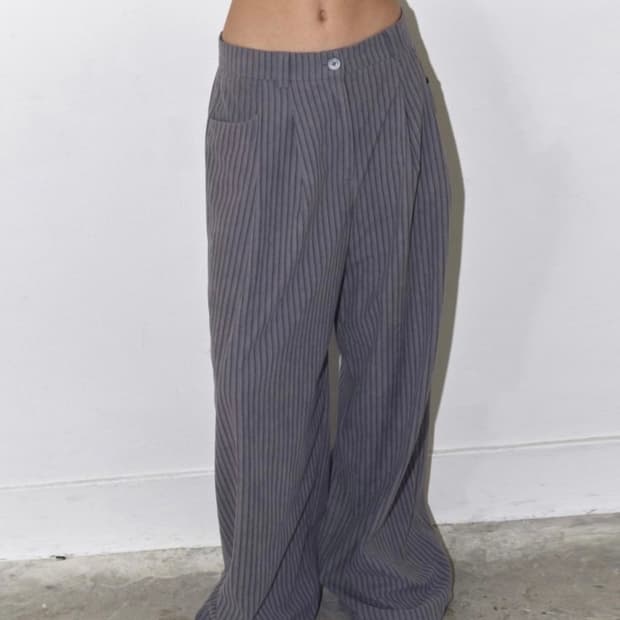 폴리수엠 오버사이즈드 스트라이프 팬츠 그레이 