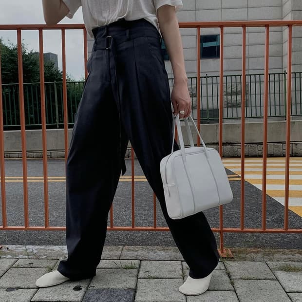 ORE 오어 핀턱 슬랙스 차콜