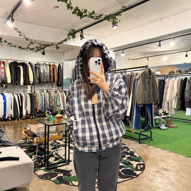 애즈카키(ASKHAKI) 셔링 후드 체크 자켓