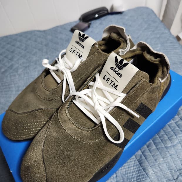 아디다스 x 송 포 더 뮤트 태권도 메이 올리브 코어 블랙