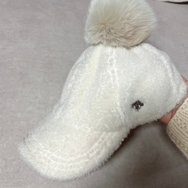 데상트 방울모자 방한모자 겨울모자 겨울캡모자