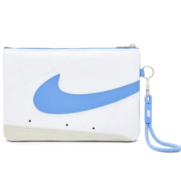(새상품)나이키 아이콘 블레이저 리스틀릿 클러치 파우치 손가방