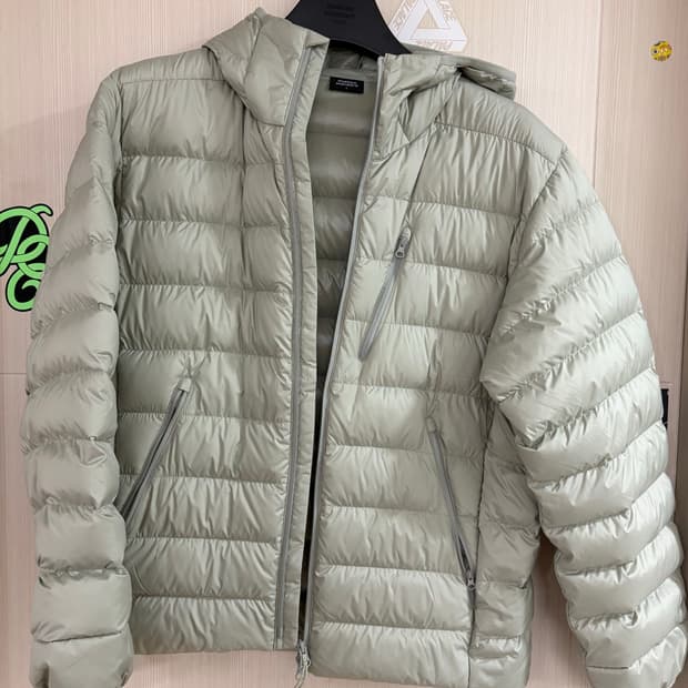 무신사 시티레저 후디드 라이트 다운 재킷 피스타치오