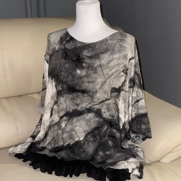 grunge tie-dye printing detail top