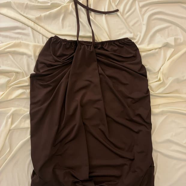 브라운 홀터넥 벌룬 핏 원피스