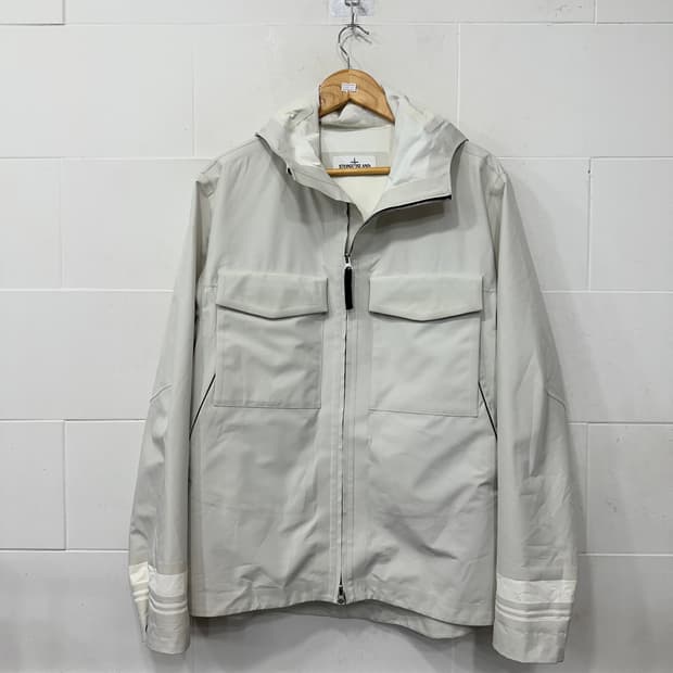 스톤아일랜드 마리나 쉘 자켓