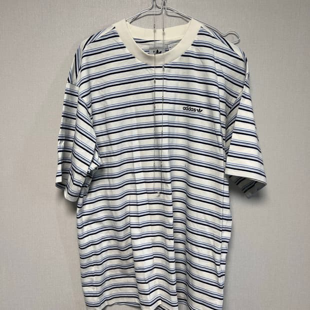 아디다스 스트라이프 티🌧️🎶