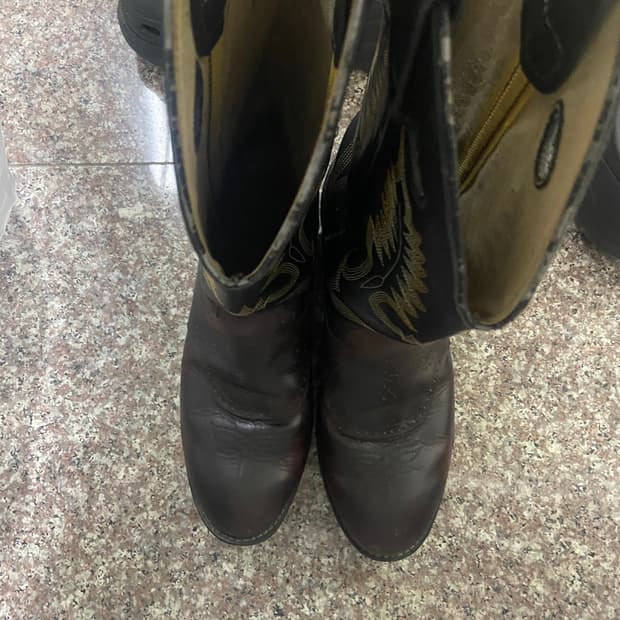 일본 오사카 빈티지샵에서 구매한 웨스턴 부츠입니다