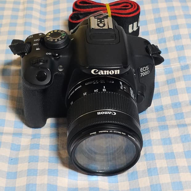 캐논 EOS 700D DSLR 카메라
