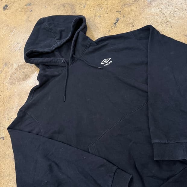 엄브로 블랙 후드티 110