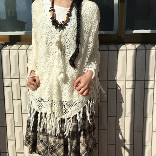 Pom pom fringe knit cape