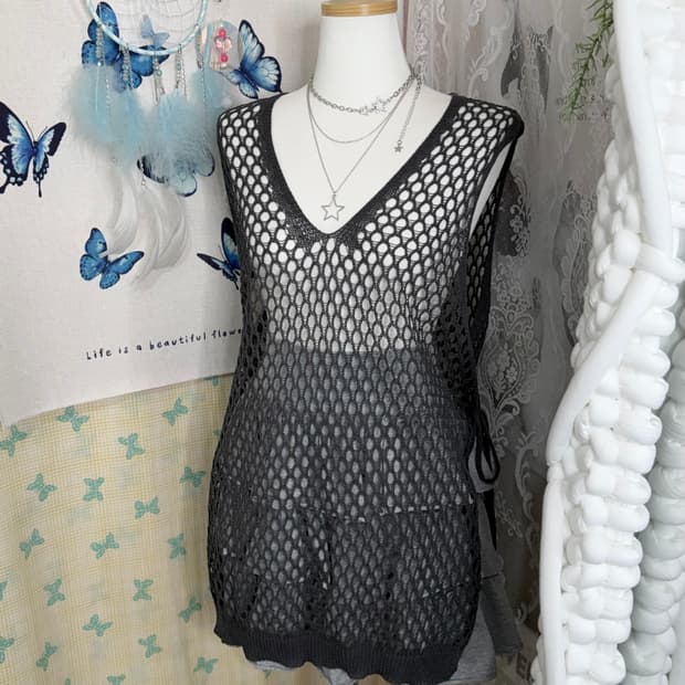 차콜 그레이 네트 브이넥 베스트