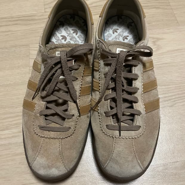 아디다스 토바코 팬톤 메사 270