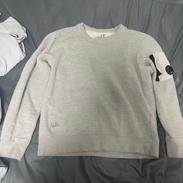 Cp컴퍼니 맨투맨 m사이즈