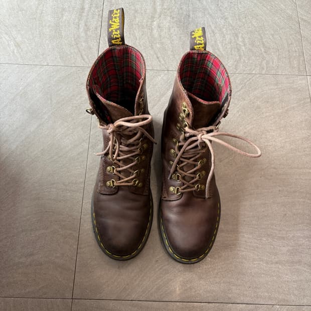 닥터마틴 aw009 브라운 부츠