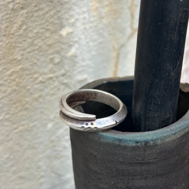 Dot Path Karen silver Ring