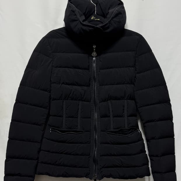 1 몽클레어 아이네이 다운 패딩