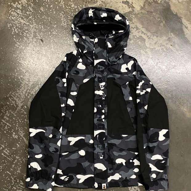 베이프 마운틴 자켓 바람막이 블랙카모 M 