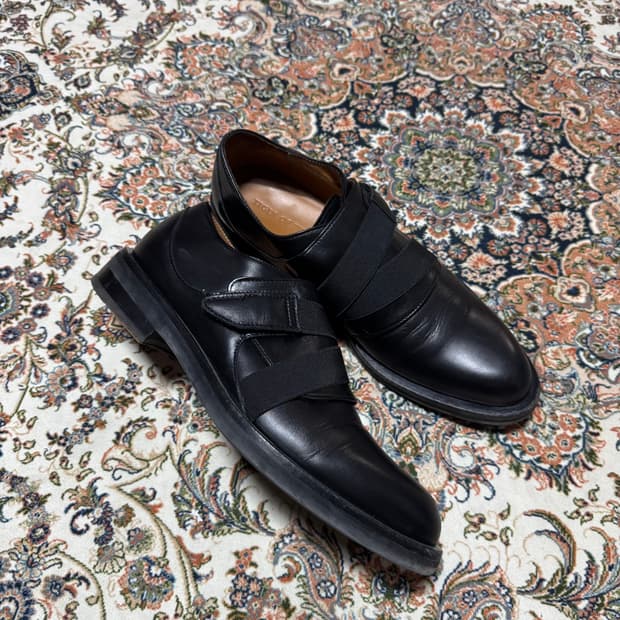 Tiger of Sweden strap derby