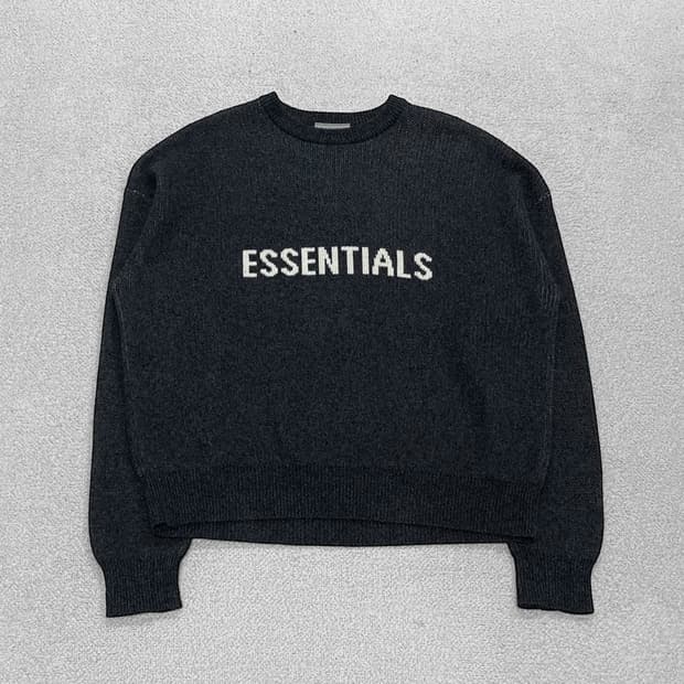 에센셜 피어오브갓 스펠 로고 라운드 니트 차콜