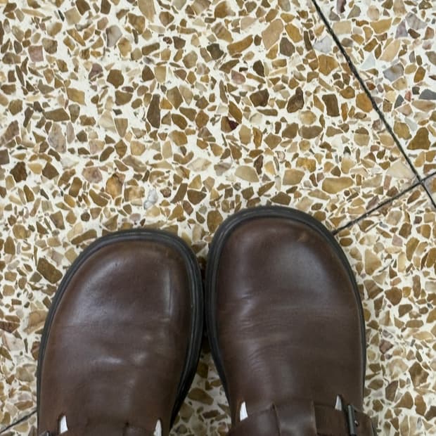 닥터마틴 패트리샤 브라운 240 uk4