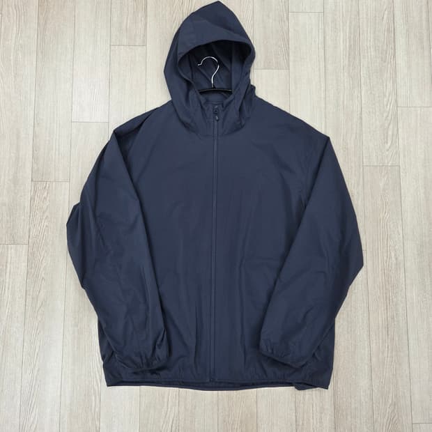 유니클로 UV 포켓터블 바람막이 윈드브레이커 자켓 네이비 XL, 105