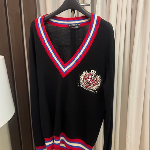 balmain  울 브이넥