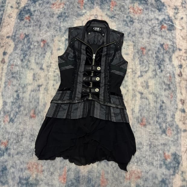 Ozz on hikzoh goth sleeveless