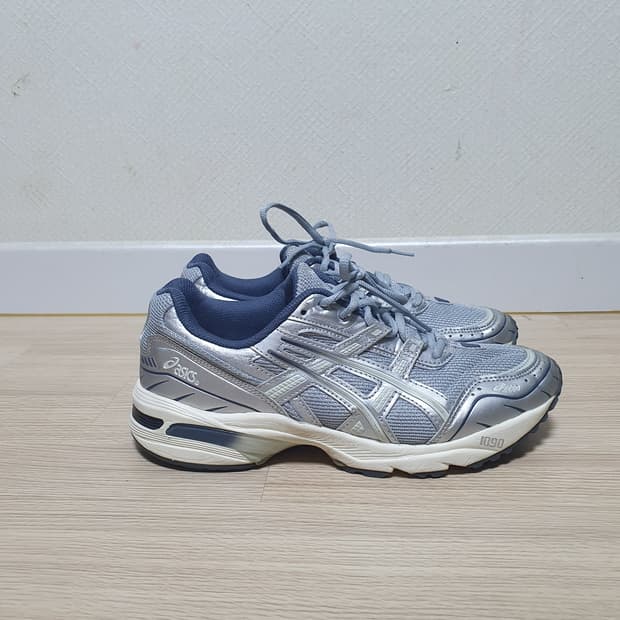 아식스 젤 1090 실버 운동화 260
