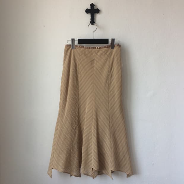 Pattern unbalanced skirt