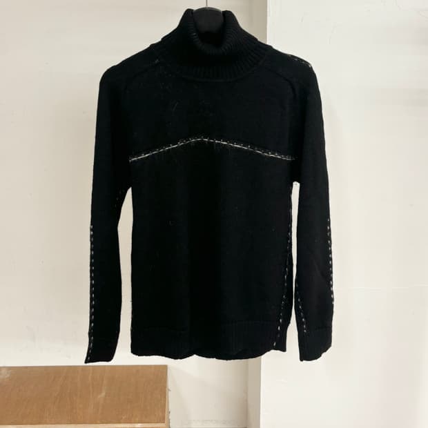 이세이 미야케 스티치 니트 터틀넥 스웨터