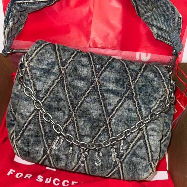 정품)디젤 참-D 숄더 M 미디움 블루 가방