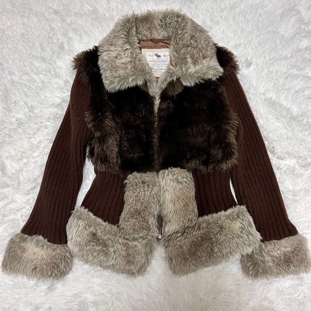 Abercrombie 00’s faux fur knit zip-up