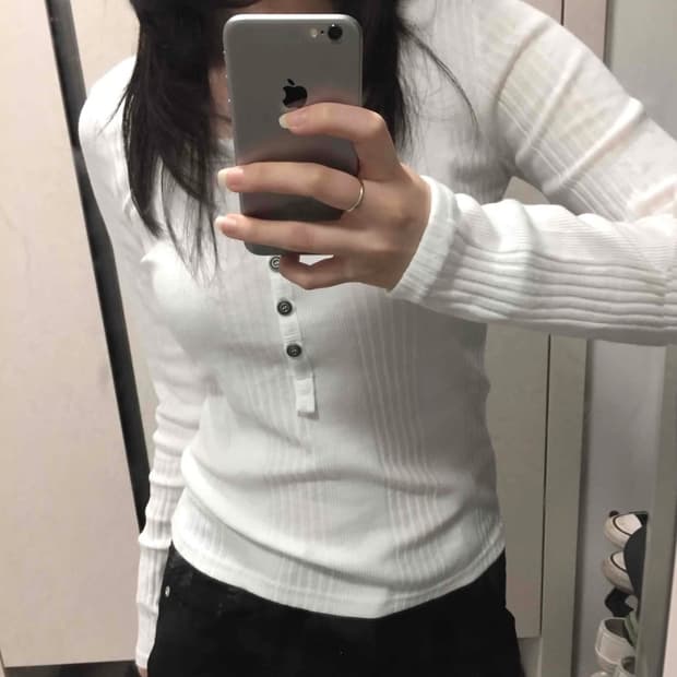 버튼 롱슬리브 니트