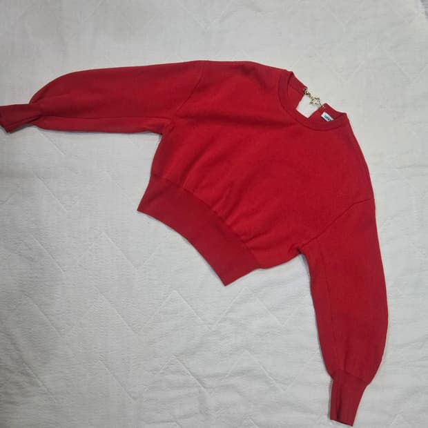 럭키슈에뜨 뒷체인 니트 